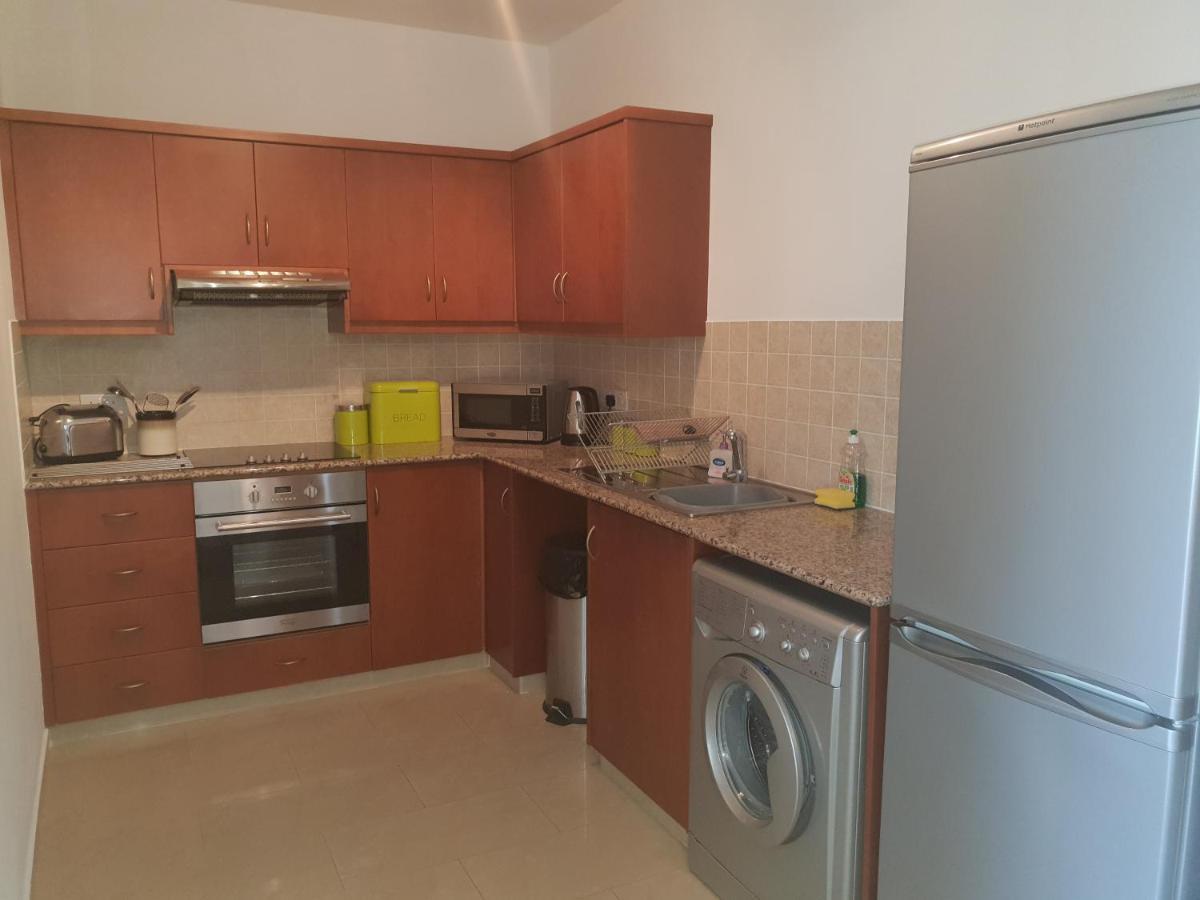 Stunning Apartment C106 With Balcony Looking Over Pool Peyia Exterior foto